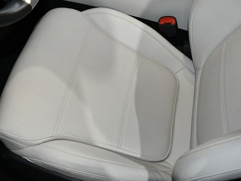 Used 2023 Mercedes-Benz C 300 Sedan image 11