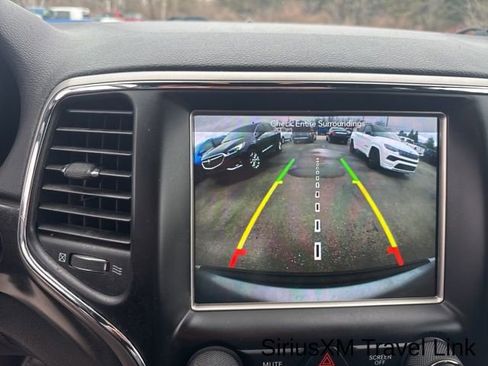 Used 2018 Jeep Grand Cherokee Laredo image 25