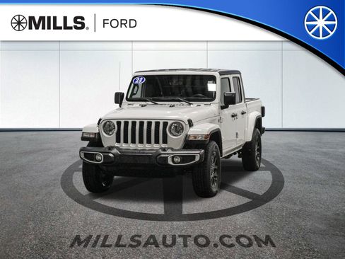 Used 2023 Jeep Gladiator Overland image 1