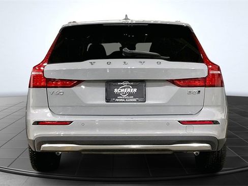Certified 2025 Volvo V60 B5 Cross Country Plus image 4
