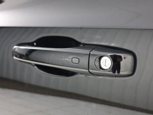 Used 2023 Chrysler 300 C RWD image 21