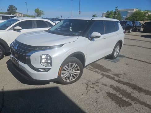 Used 2022 Mitsubishi Outlander ES AWD/4WD image 2