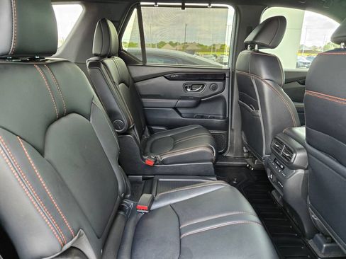Used 2025 Honda Pilot TrailSport image 25
