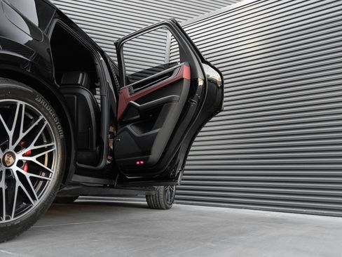 Certified 2026 Porsche Cayenne GTS AWD/4WD image 34