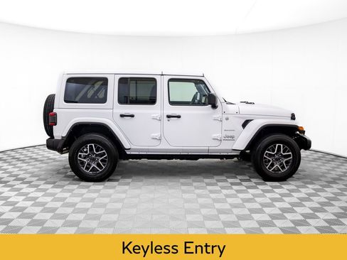 Used 2024 Jeep Wrangler Sahara image 6