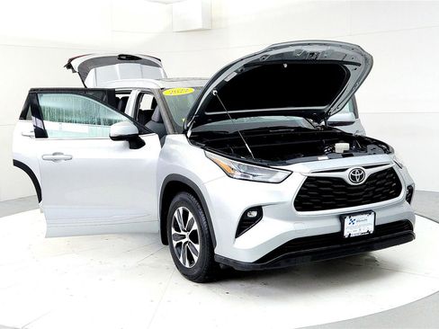 Used 2022 Toyota Highlander XLE image 9