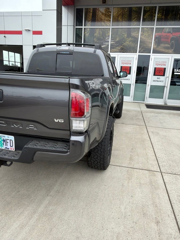 Used 2020 Toyota Tacoma TRD Sport w/ Technology Package AWD/4WD image 4