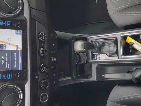 Used 2018 Toyota Tacoma TRD Sport w/ Technology Package AWD/4WD image 14