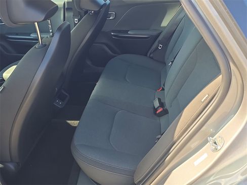 New 2025 Kia K4 LXS image 18