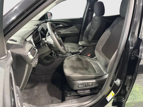 Used 2023 Chevrolet TrailBlazer LT w/ Convenience Package AWD/4WD image 9