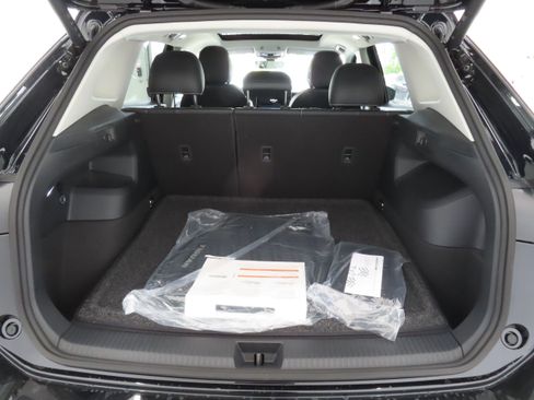 New 2026 Volkswagen Tiguan SE FWD image 24