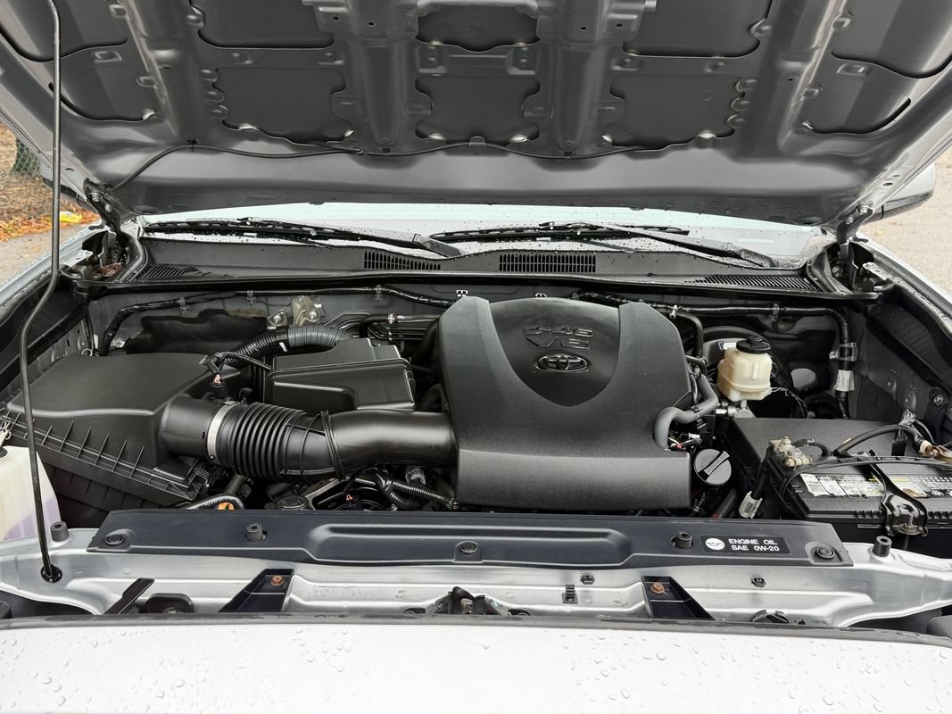 Used 2017 Toyota Tacoma SR5 w/ Tow Package AWD/4WD image 16
