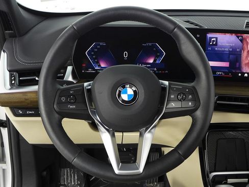 Used 2025 BMW X1 xDrive28i w/ Convenience Package AWD/4WD image 27