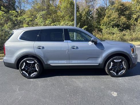 New 2025 Kia Telluride S image 4