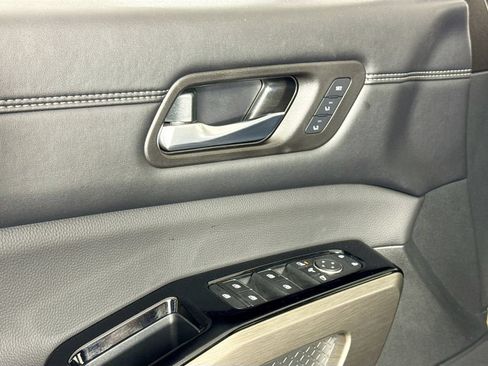 Used 2025 Nissan Pathfinder Platinum w/ Cargo Package AWD/4WD image 23