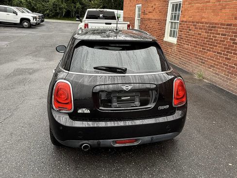 Used 2019 MINI Cooper 4-Door Hardtop image 4