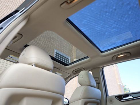 Used 2014 Mercedes-Benz ML 350 4MATIC image 19