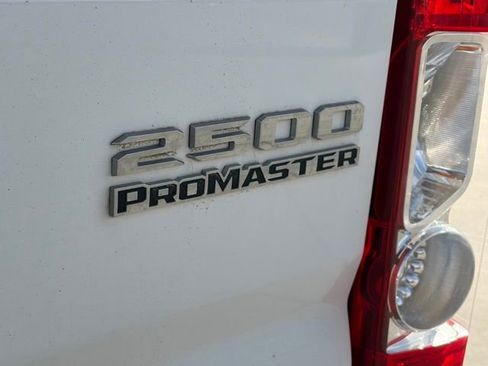Used 2024 RAM ProMaster 2500 w/ Convenience Group FWD image 9