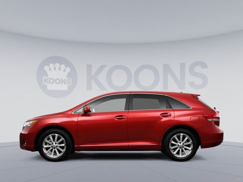 Used 2023 Toyota Venza XLE AWD/4WD image 2