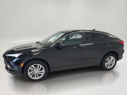 Used 2025 Buick Envista Sport Touring FWD image 4