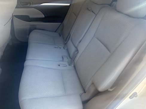 Used 2015 Toyota Highlander LE FWD image 11