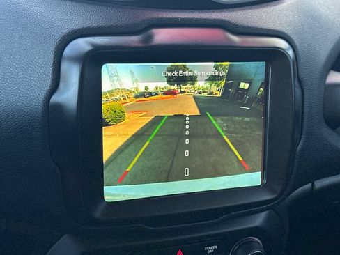 Used 2023 Jeep Renegade Latitude AWD/4WD image 19