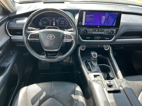 Used 2024 Toyota Grand Highlander Platinum image 19
