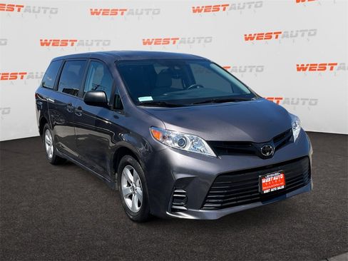 Used 2020 Toyota Sienna L w/ Carpet Mat Package image 7