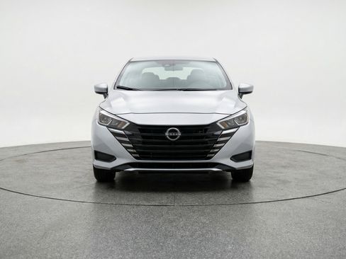 Used 2025 Nissan Versa SV image 2