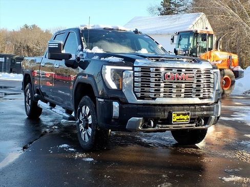 Used 2024 GMC Sierra 2500 Denali image 3