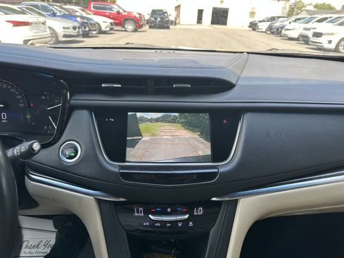 Used 2019 Cadillac XT5 FWD image 9