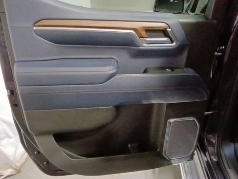 Used 2023 Chevrolet Silverado 1500 High Country w/ High Country Premium Package AWD/4WD image 25