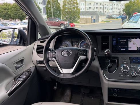 Used 2015 Toyota Sienna XLE w/ XLE Navigation Package AWD/4WD image 17