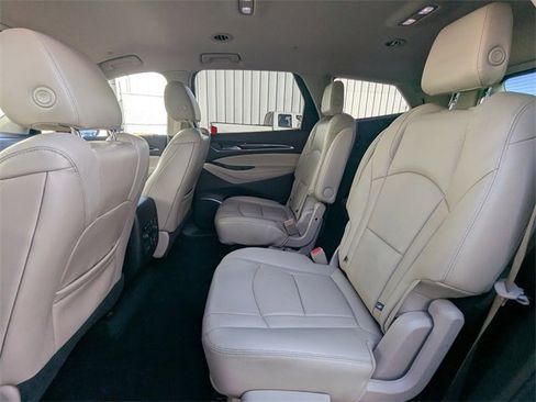 Used 2018 Buick Enclave Essence image 16