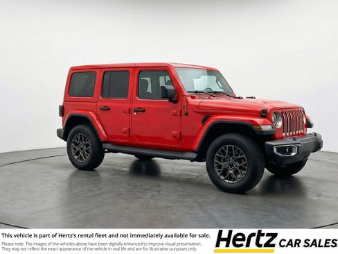 Used 2025 Jeep Wrangler Unlimited Sahara AWD/4WD image 1