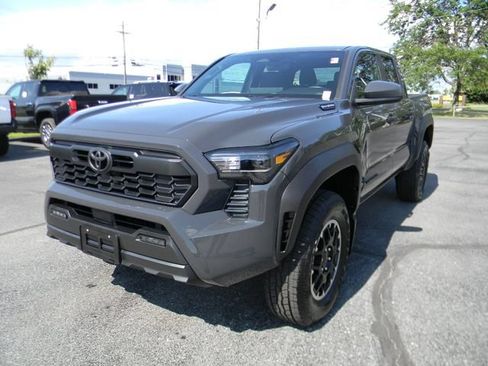 Used 2025 Toyota Tacoma TRD Off-Road AWD/4WD image 7