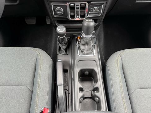 Used 2025 Jeep Wrangler Sport S image 22