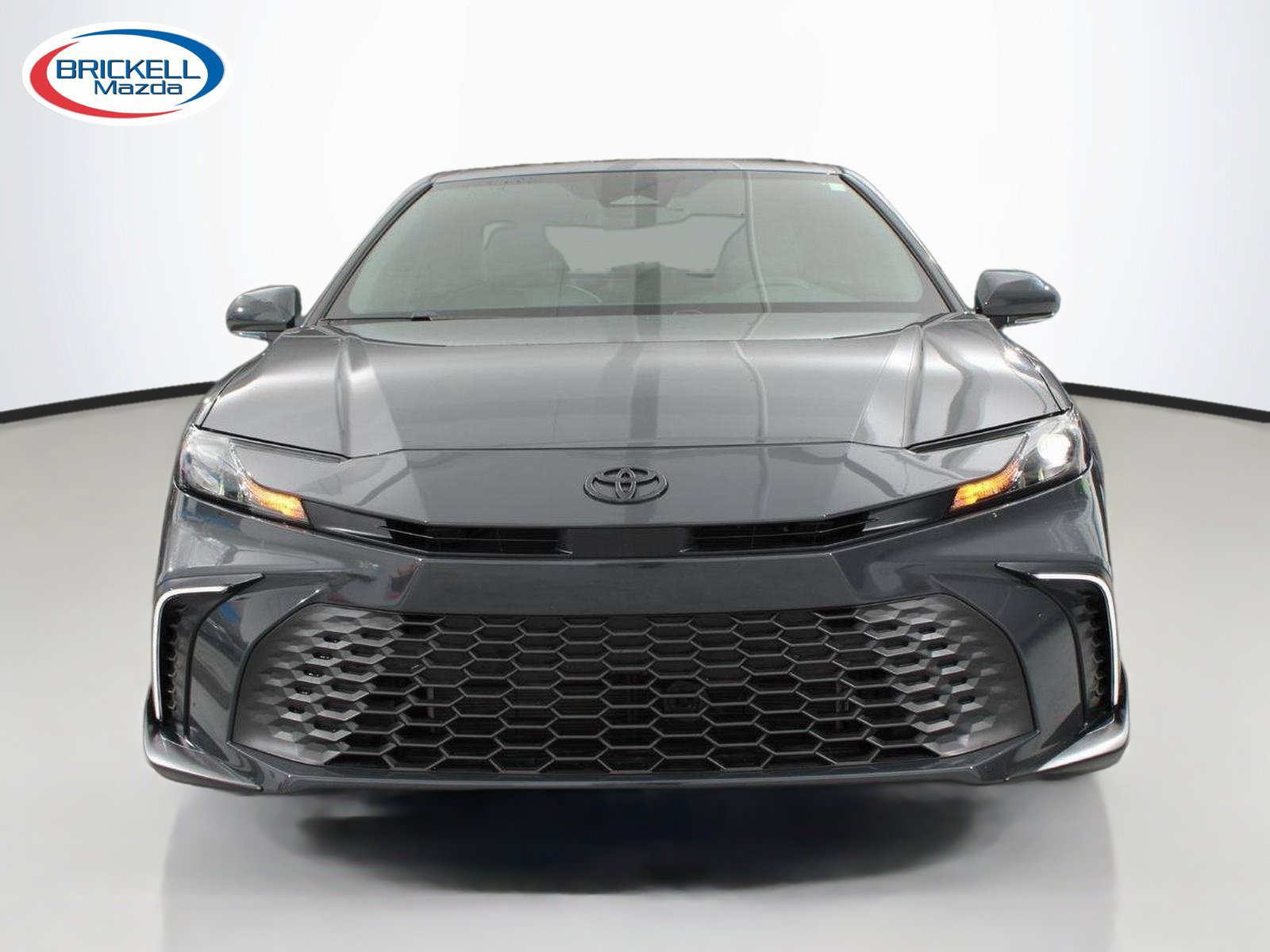 Used 2025 Toyota Camry SE FWD image 3