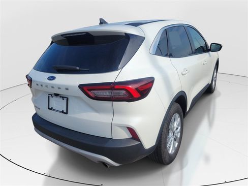 Used 2023 Ford Escape Active w/ Cold Weather Package FWD image 4