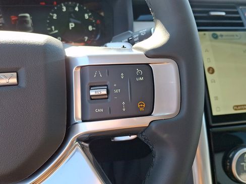 New 2026 Land Rover Discovery S image 21