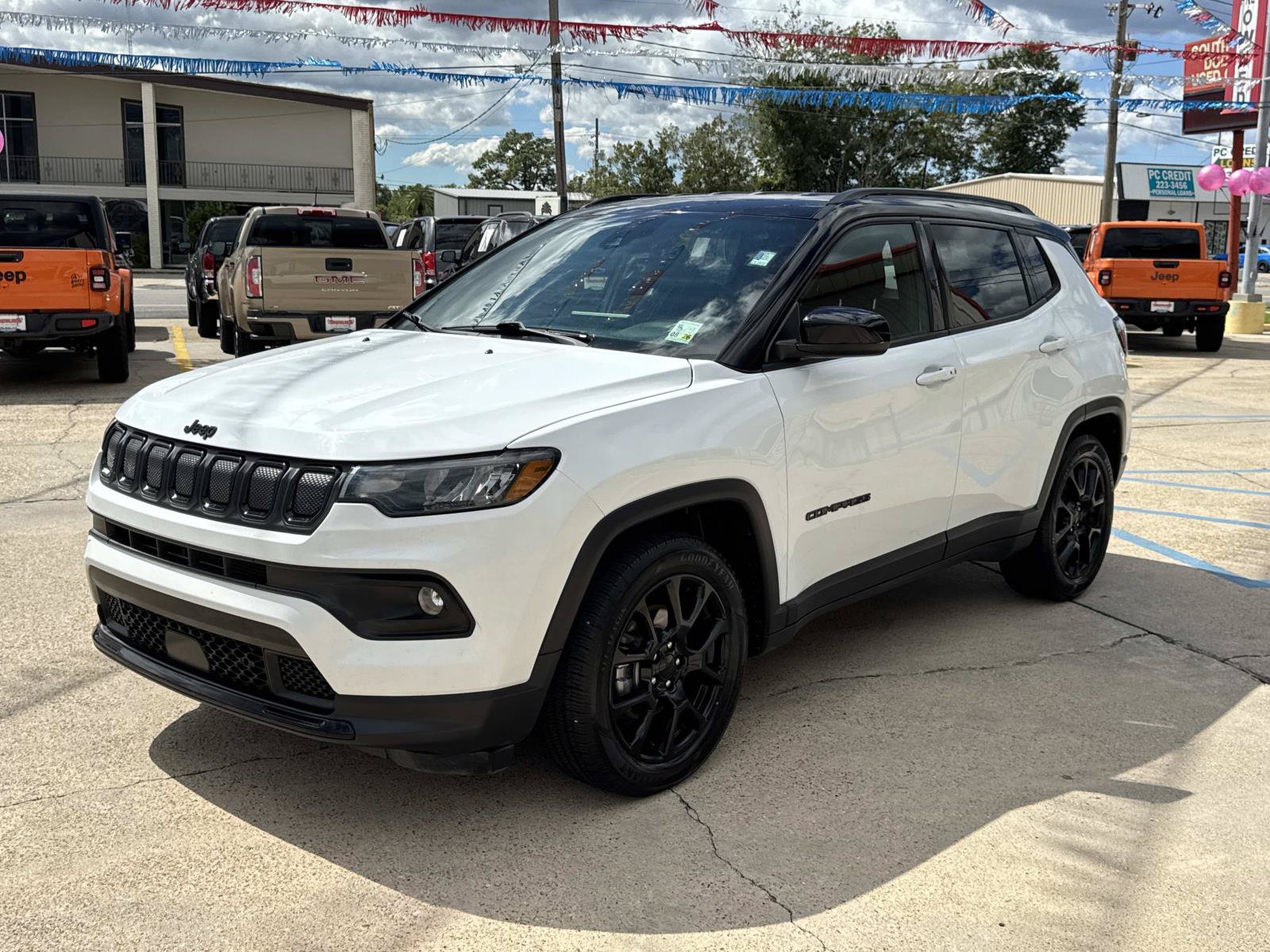 Used 2022 Jeep Compass Latitude FWD image 3