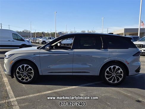 New 2026 Lincoln Nautilus Reserve image 4