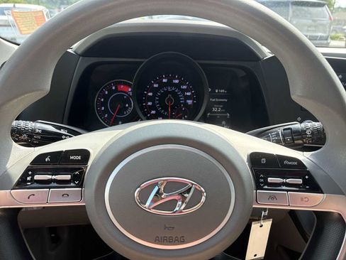 Used 2023 Hyundai Elantra SE FWD image 11