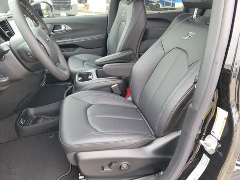 New 2026 Chrysler Pacifica Select image 14