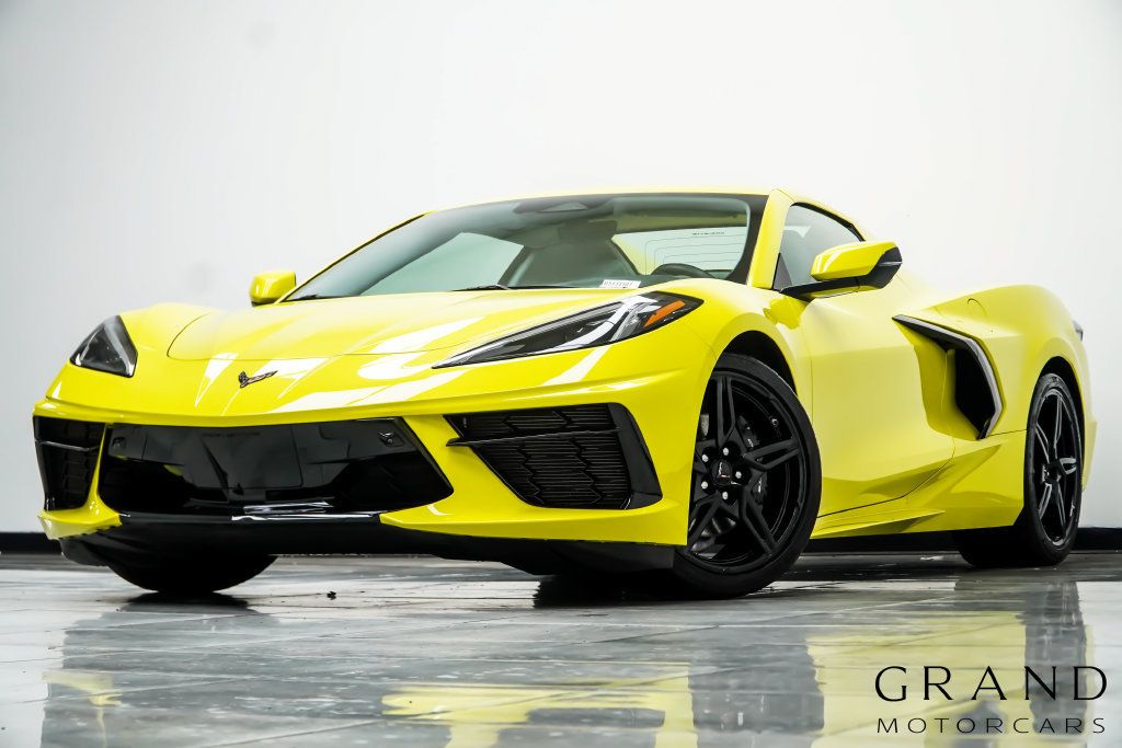 Used 2024 Chevrolet Corvette Stingray Premium Conv w/ 3LT RWD image 2