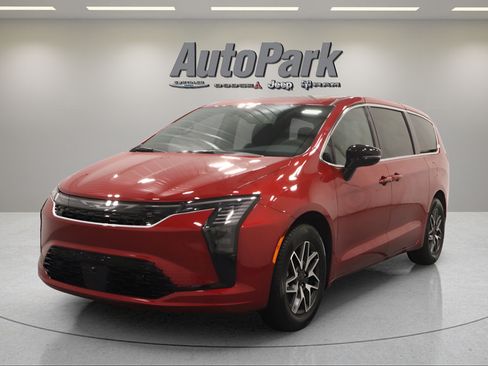 New 2027 Chrysler Pacifica Limited FWD image 6
