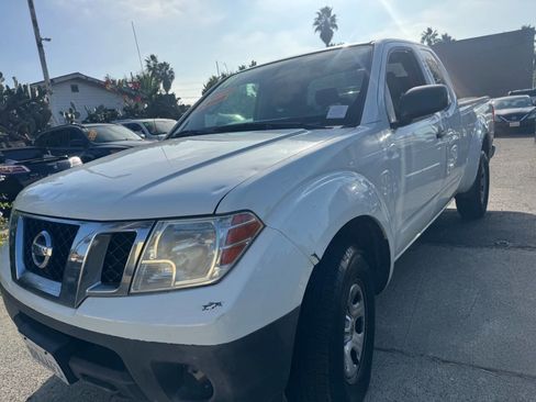 Used 2014 Nissan Frontier S image 2