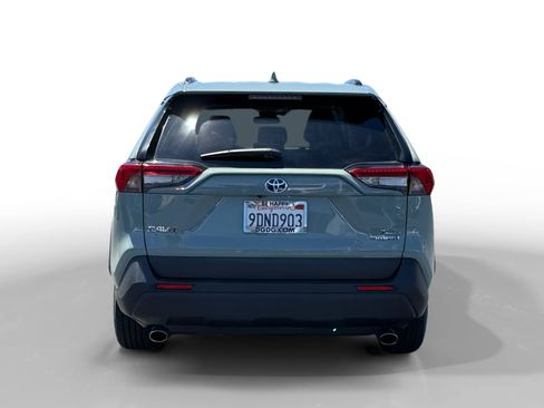 Used 2022 Toyota RAV4 XLE w/ Convenience Package AWD/4WD image 4