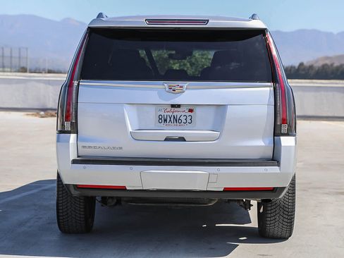 Used 2020 Cadillac Escalade Luxury image 6