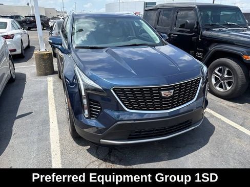Used 2019 Cadillac XT4 Premium Luxury w/ Enhanced Visibility Package FWD image 2